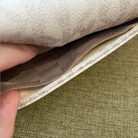 🎉HP🎉 Michael Kors SET White and Brown Logo Tote Bag and Wallet Set - Picture 16 of 16